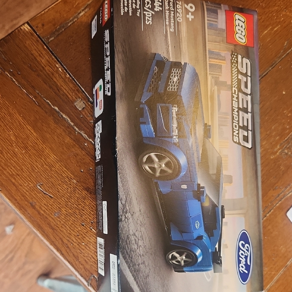 LEGO Ford Mustang GT Model Kit - Picture 2 of 3